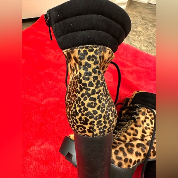 Gianni Bini Animal print platform booties - Size 6 - Picture 3 of 4